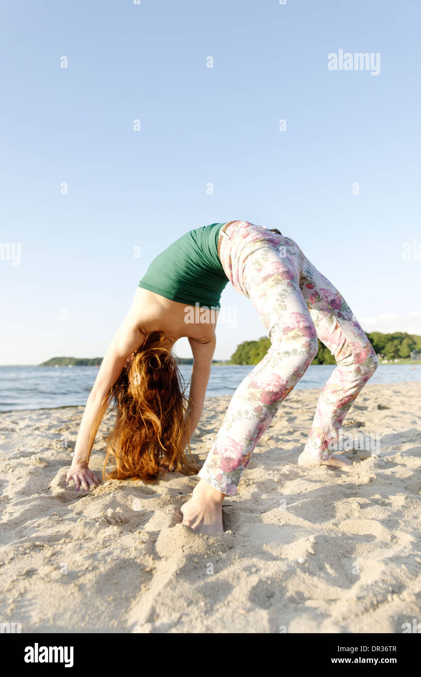 Gymnastics by the beach High Resolution Stock Photography and Images