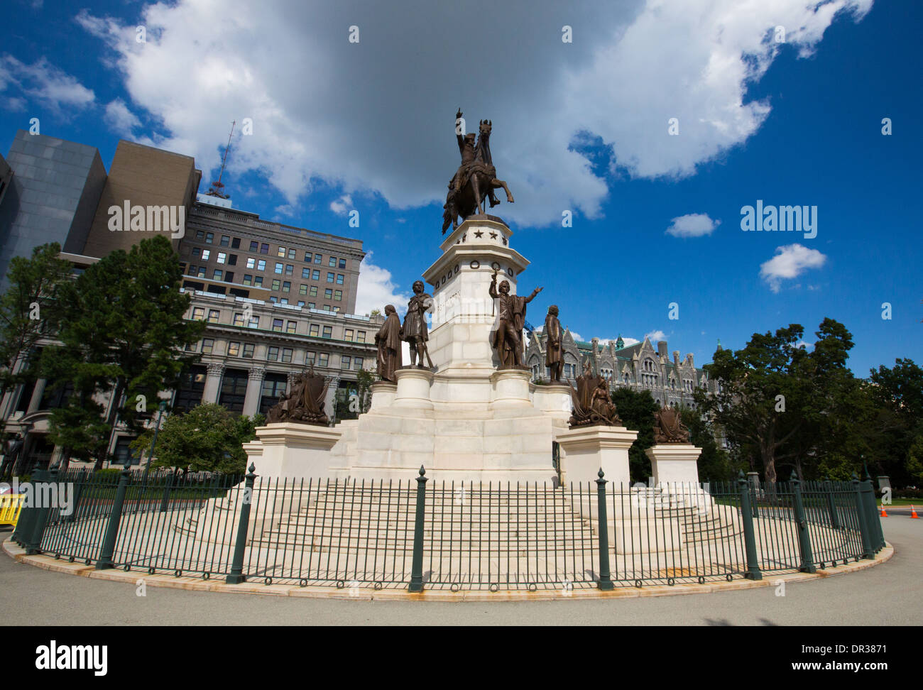 Washington statue next to the Virginia State Capital in Richmond