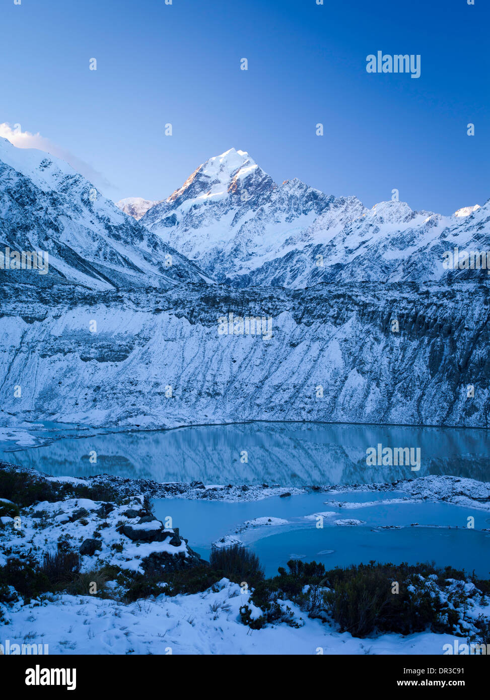 Exploring aoraki mount cook hi-res stock photography and images - Alamy