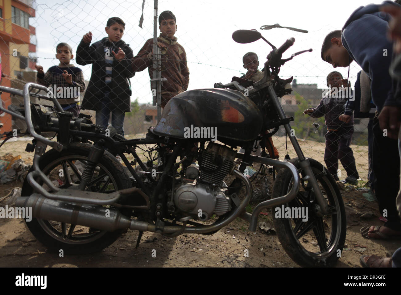 Gaza, Palestinian Territories. 19th Jan, 2014. Palestinians inspect a ...