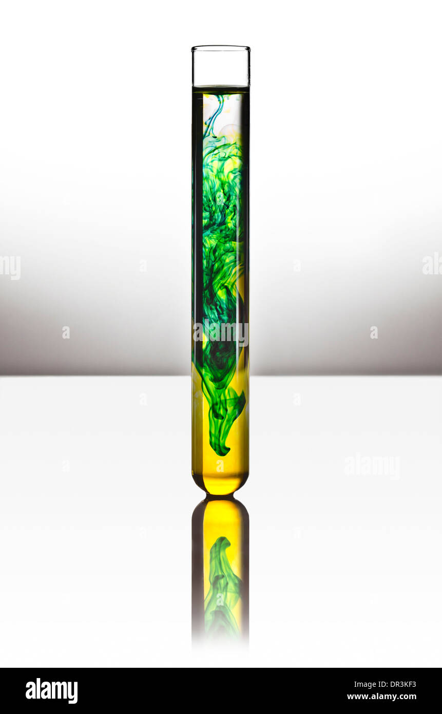 Chemistry mixing hi-res stock photography and images - Alamy