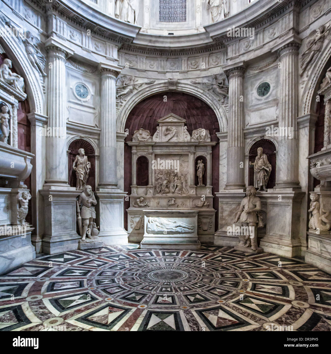 Cappella Caracciolo del Sole. Sepolcro di Sergianni Caracciolo Chiesa di San Giovanni a Carbonara - Napoli Stock Photo