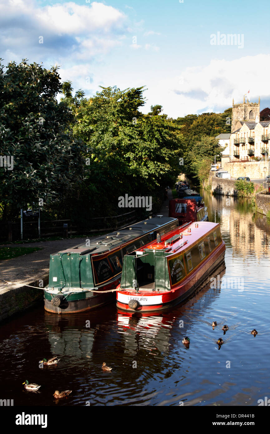 Narrowboats on the canal at Skipton in North Yorkshire, England Stock Photo