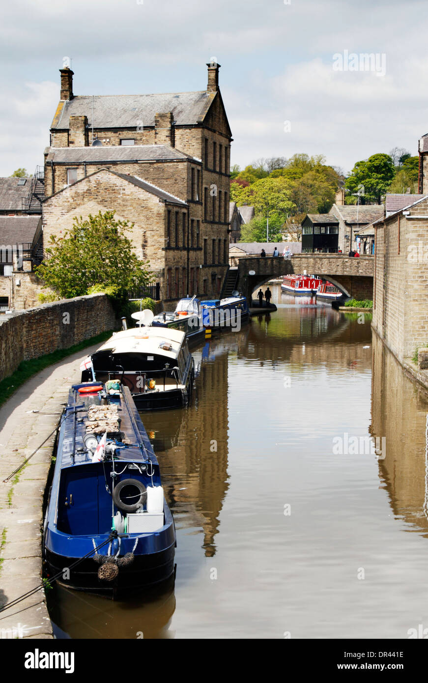 Narrowboats on the canal at Skipton in North Yorkshire, England Stock Photo