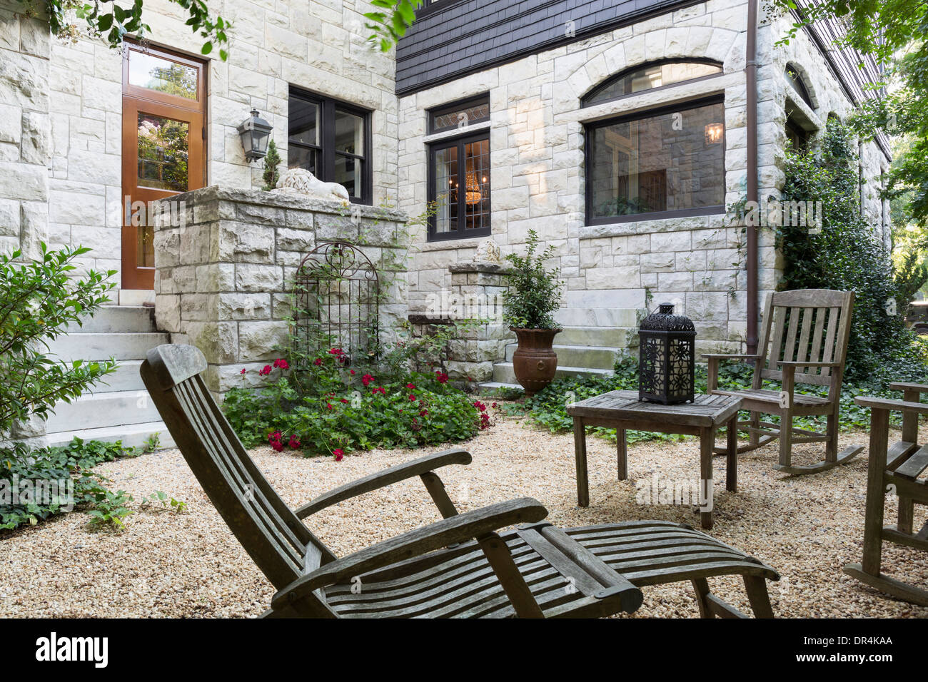 Backyard garden table and chair hires stock photography and images Alamy