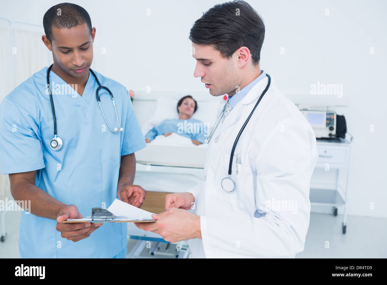 Surgeon looking down at patient hi-res stock photography and images - Alamy