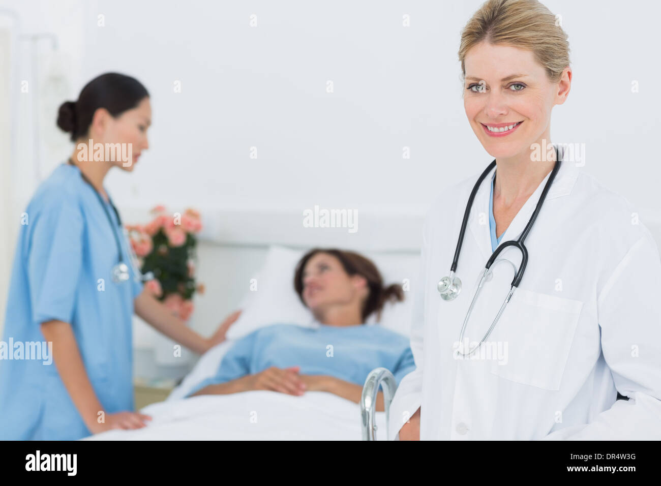 Doctor patient hospital hi-res stock photography and images - Alamy