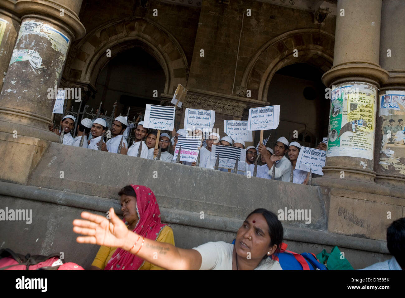 Dec 07, 2008 - Mumbai, India - Muslim organisations in Mumbai hold a peaceful rally marching from Victoria Terminus (VT) station to The Oberoi Trident hotel to demonstrate their 'oneness' with India by condemning the dastardly acts 'Muslim Terrorists'. (Credit Image: © Zishaan Akbar Latif/ZUMA Press) Stock Photo