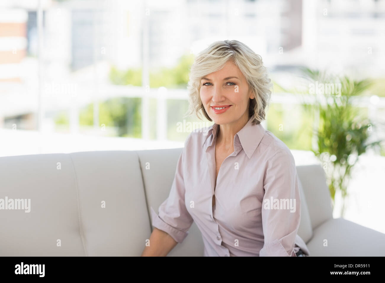 Mature elegant woman portrait hi-res stock photography and images - Alamy