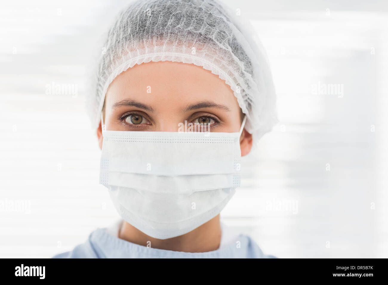 Female surgeon wearing surgical cap and mask Stock Photo Alamy