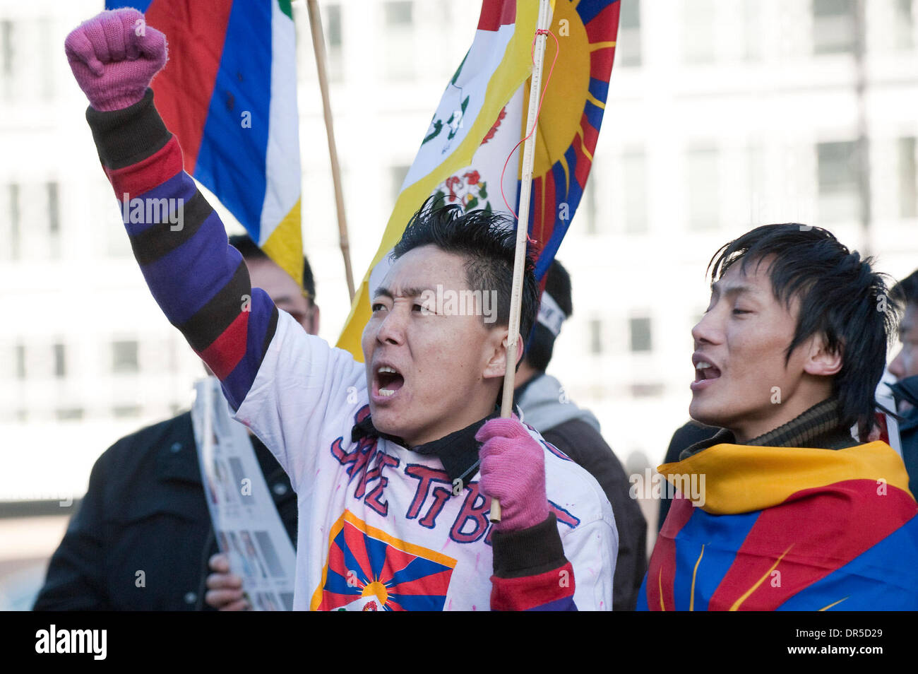 Jan 30, 2009 - Brussels, Belgium - Pro-Tibetan activisits demonstrate in front of the European commission headquarters during the visit of Chinese Premier Wen Jiabao in Brussels. (Credit Image: © Wiktor Dabkowski/ZUMA Press) Stock Photo