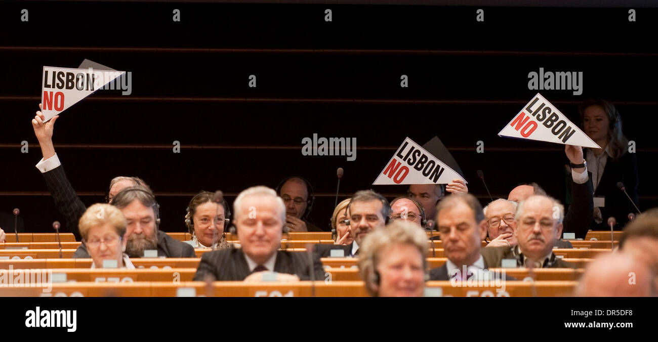Feb 19, 2009 - Brussels, Belgium - Members of European Parliament (MEPs) hold banners 'Lisbon NO' as Czech Republic's President Vaclav Klaus  adresses a formal session of the European Parliament in Brussels, Belgium. Klaus on 18 February termed the Chamber of Deputies' approval of the Lisbon Treaty 'a tragic mistake,' has urged the Senate to take a more responsible stance on the tr Stock Photo