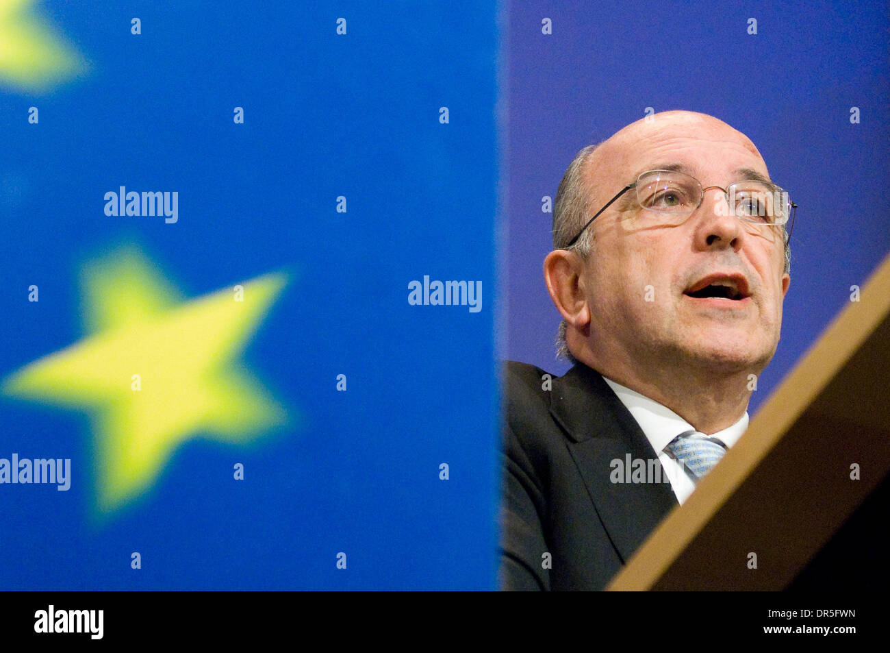 Nov 26, 2008 - Brussels, Belgium - European Monetary Affairs Commissioner, JOAQUIN ALMUNIA talks to the press during a joint press conference on a European Recovery Plan for Growth and Jobs at European Commission headquarters in Brussels, Belgium. (Credit Image: © Wiktor Dabkowski/ZUMA Press) Stock Photo