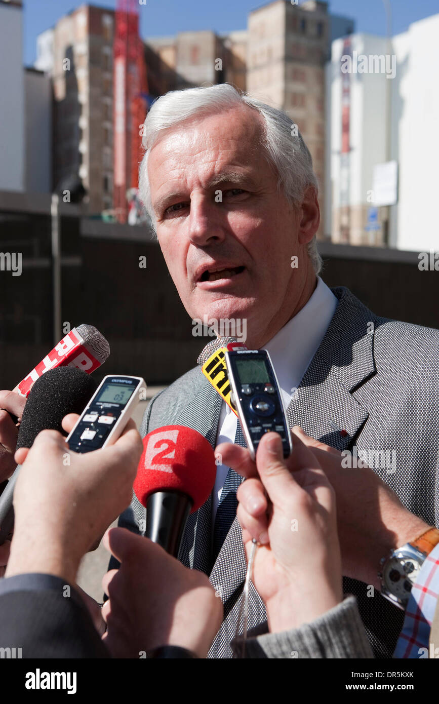 French Minister of Agriculture & Fisheries Michel BARNIER talks to the media, after a meeting with French Fischerman and the EU Maritime affairs and fisheries Commissioner (Not pictured) in front of the headquarter of the European Commisison  in  Brussels, Belgium on 2009-04-23  Â© by Wiktor Dabkowski ....POLAND OUT  (Credit Image: © Wiktor Dabkowski/ZUMA Press) Stock Photo