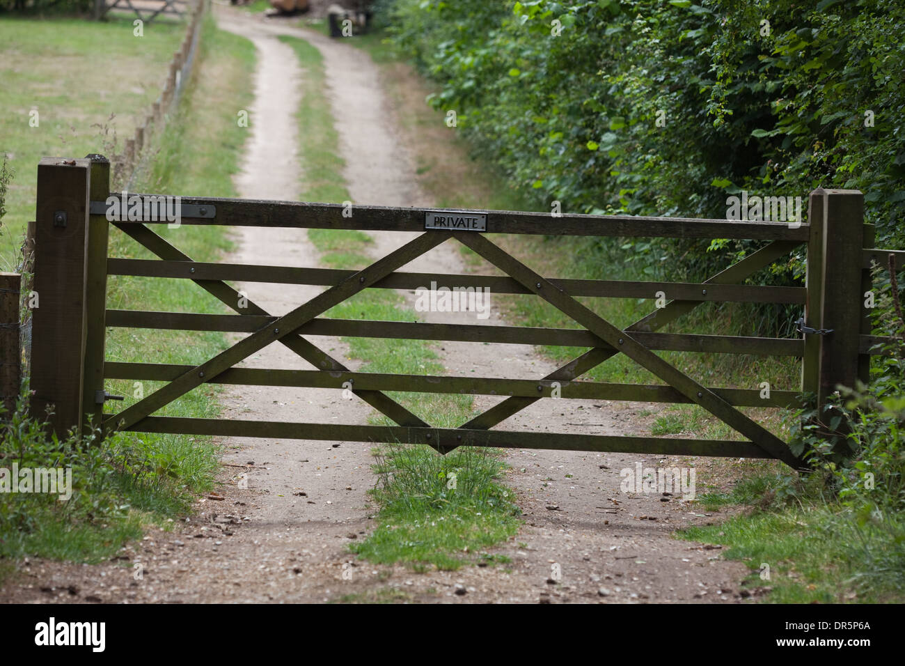 Five bar timber gates hires stock photography and images Alamy