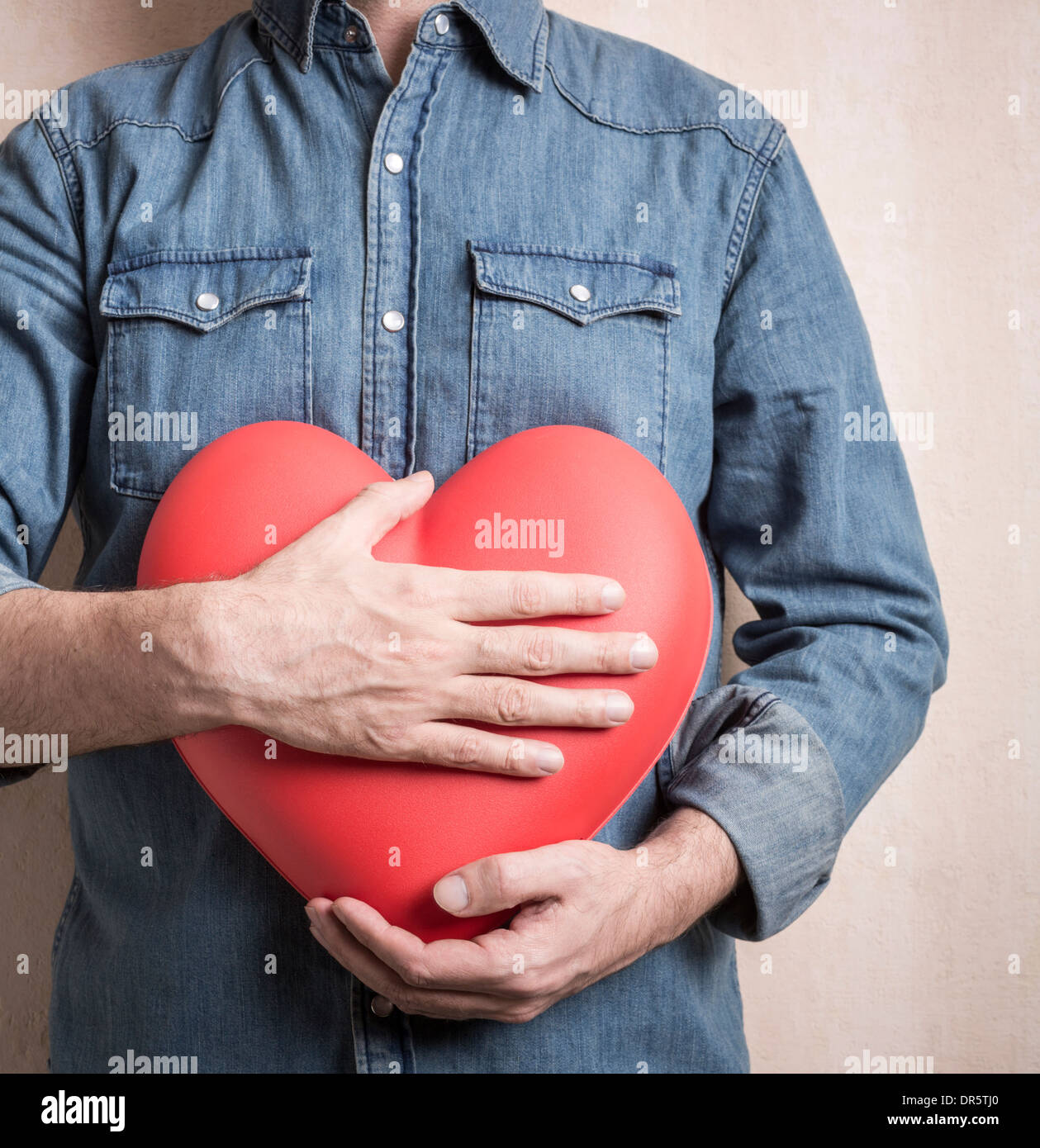 Турбизнес с открытым сердцем. Как открыть сердце людям. Как открыть сердце людям. Логотип благотворительного фонда. Открытое сердце.