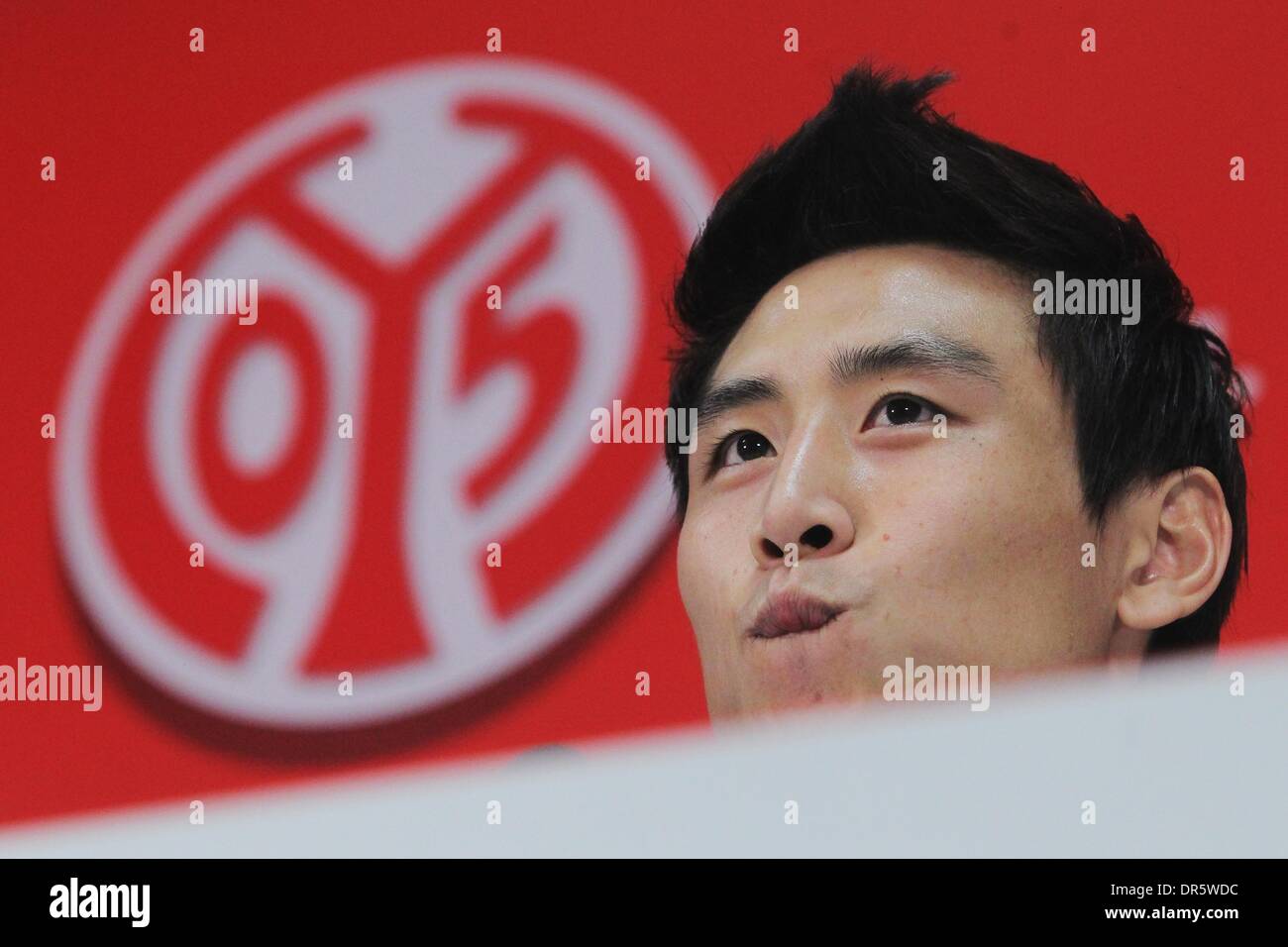 Mainz, Germany. 20th Jan, 2014. New acquisition of Bundesliga soccer club 1. FSV Mainz 05, Koo Ja-Cheol, is picturerd at a press conference at Coface Arena in Mainz, Germany, 20 January 2014. Photo: FREDRIK VON ERICHSEN/DPA/Alamy Live News Stock Photo