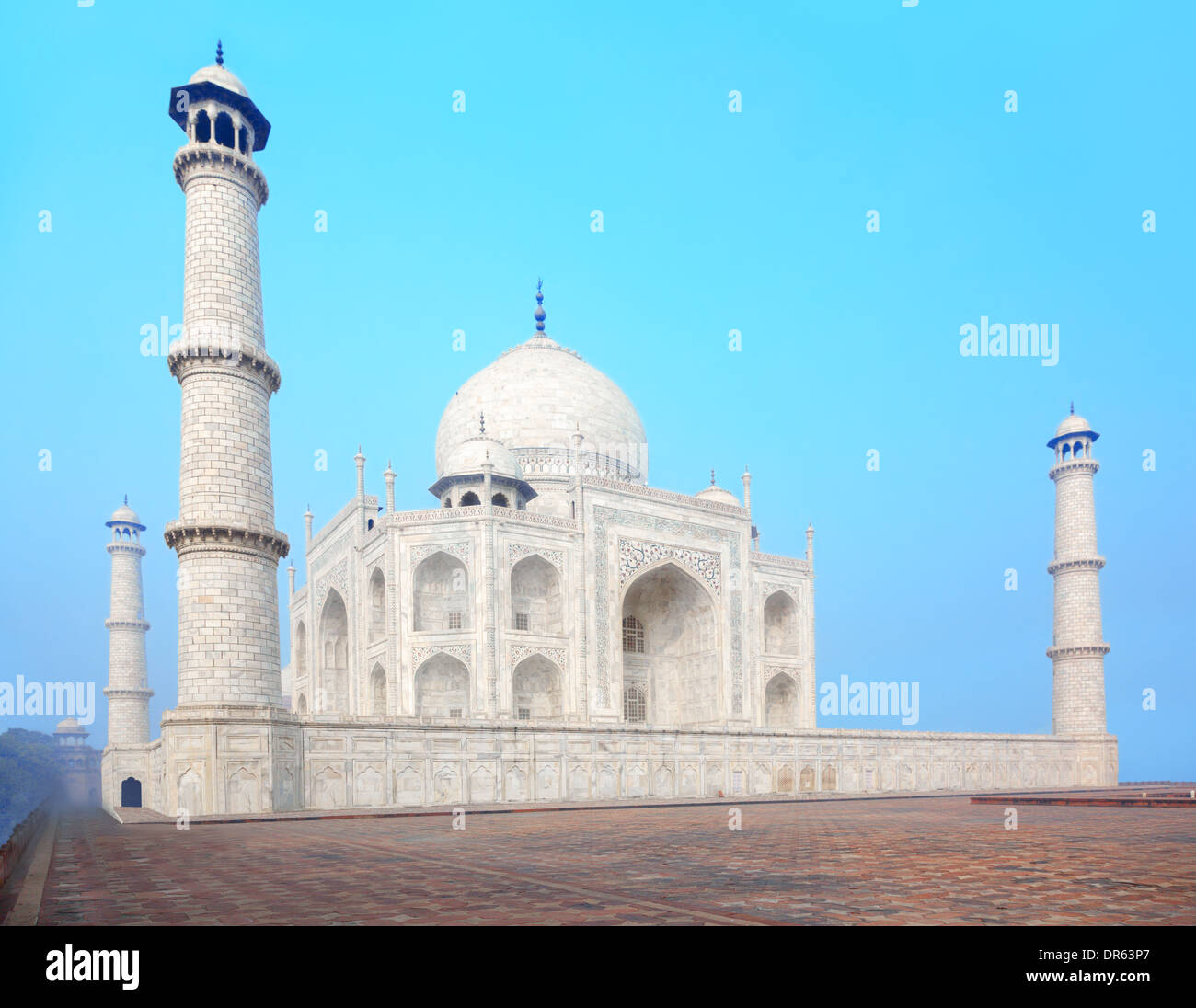 Taj Mahal in India under blue sky Stock Photo - Alamy