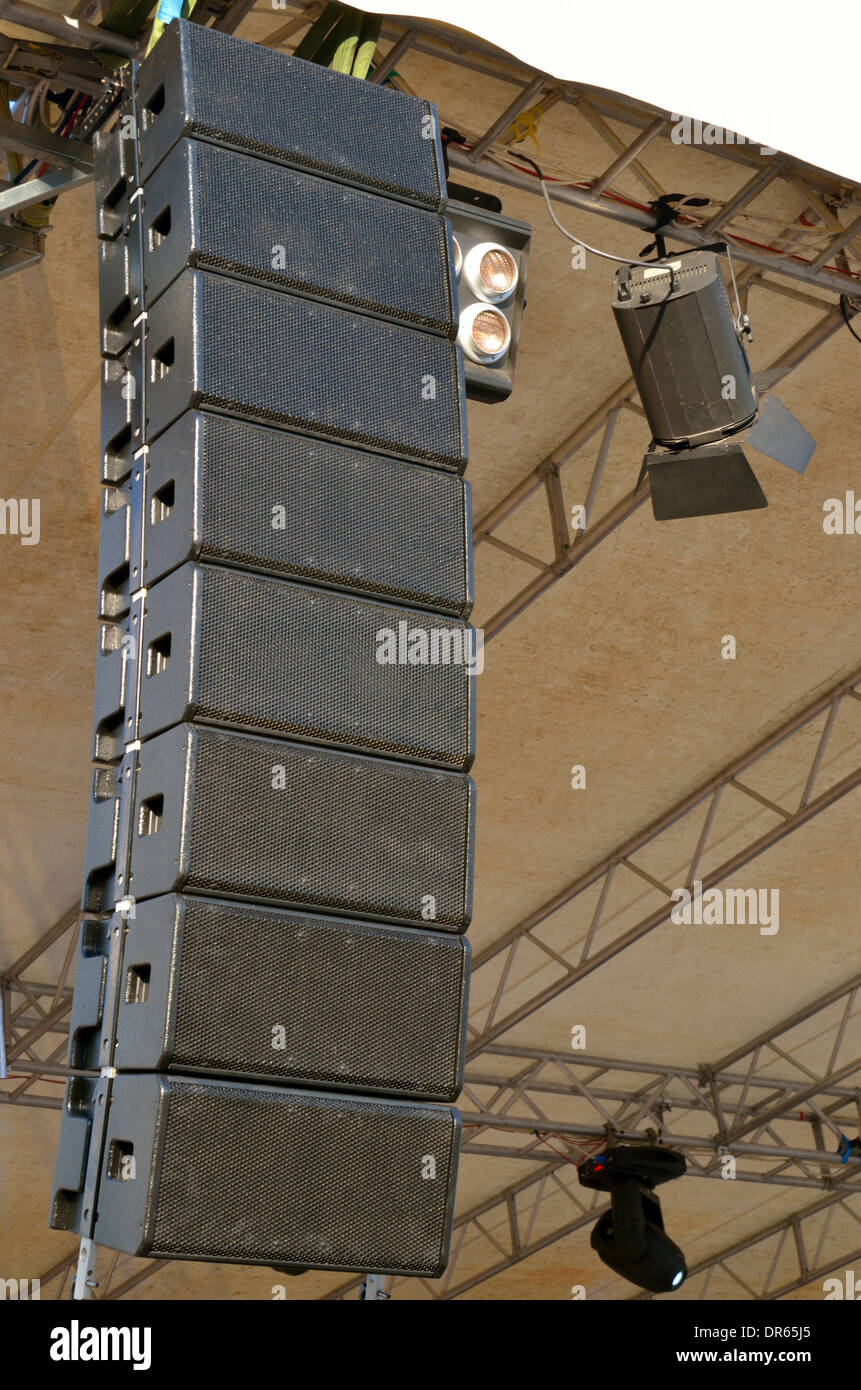 Speakers at outdoors concert hi-res stock photography and images - Alamy