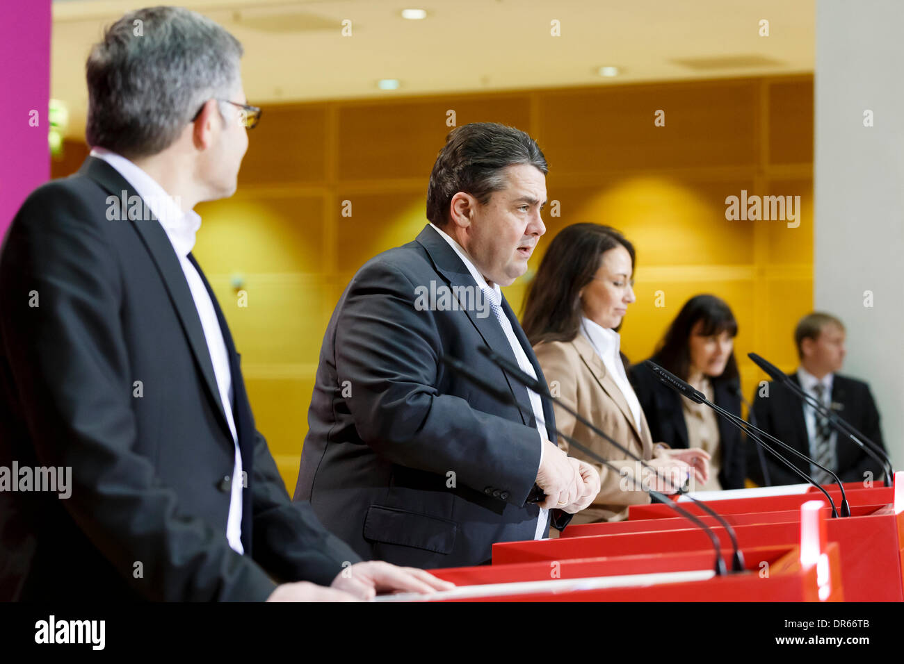 Berlin, Germany. January 20th, 2014. SPD Press conference with SPD Chairman Gabriel, the new SPD General Secretary, Fahimi and new SPD Treasurer, Nietan at Willy-Brandt-Haus in Berlin. / Picture:   Sigmar Gabriel (SPD), SPD Party Chef and German Minister of Economy and Energy, Yasmin Fahimi (SPD), SPD General Secretary,  and Dietmar Nietan (SPD), SPD Treasurer. Credit:  Reynaldo Chaib Paganelli/Alamy Live News Stock Photo