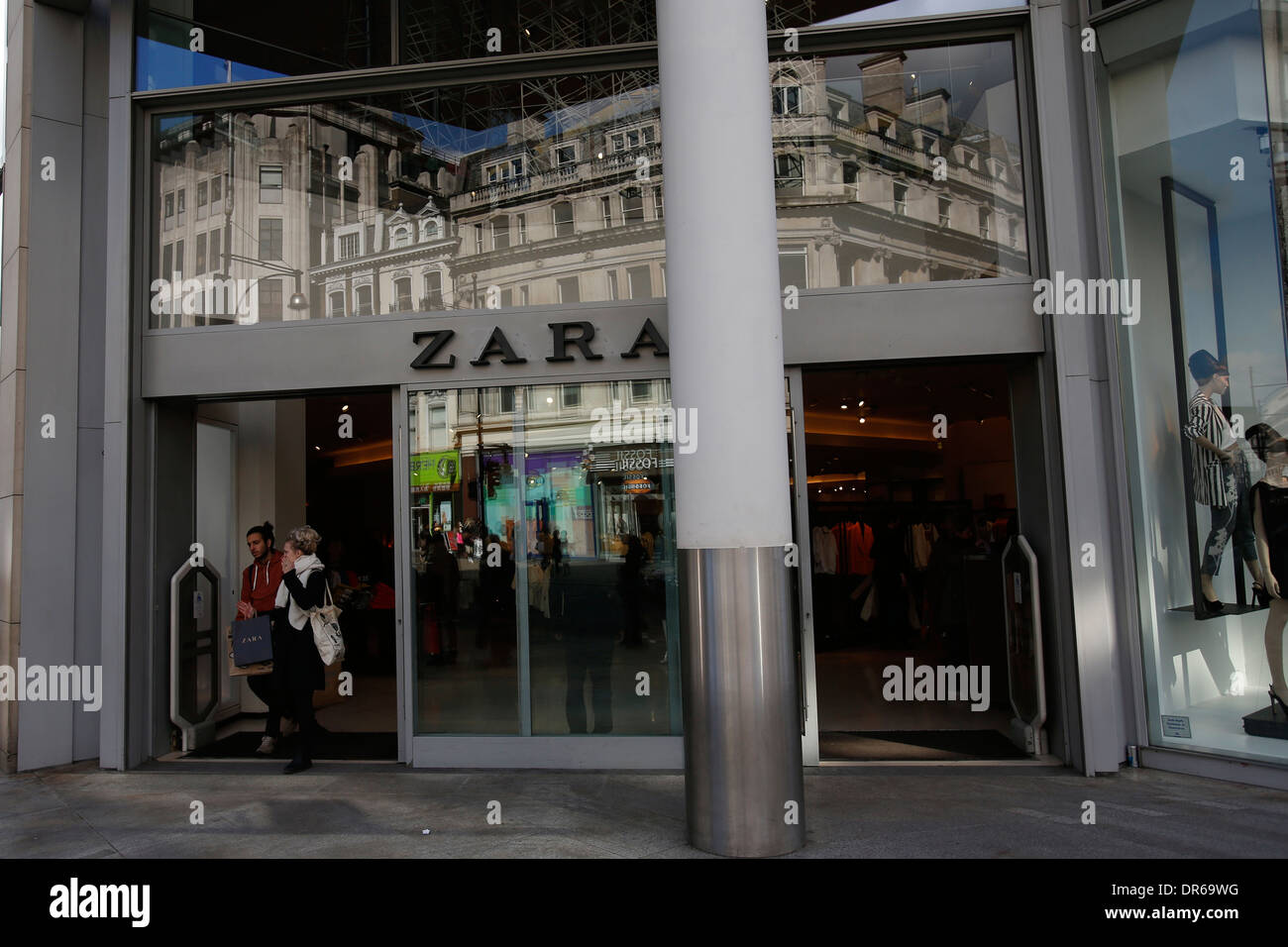 Zara store at Oxford street in London Britain 14 March. Zara owner Stock  Photo - Alamy