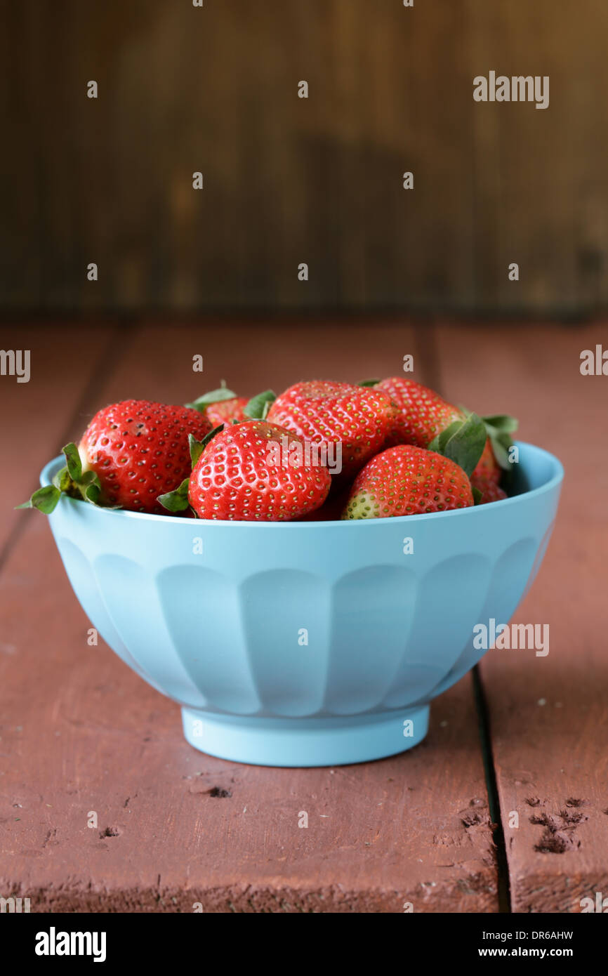 ripe juicy strawberries in a blue bowl Stock Photo - Alamy