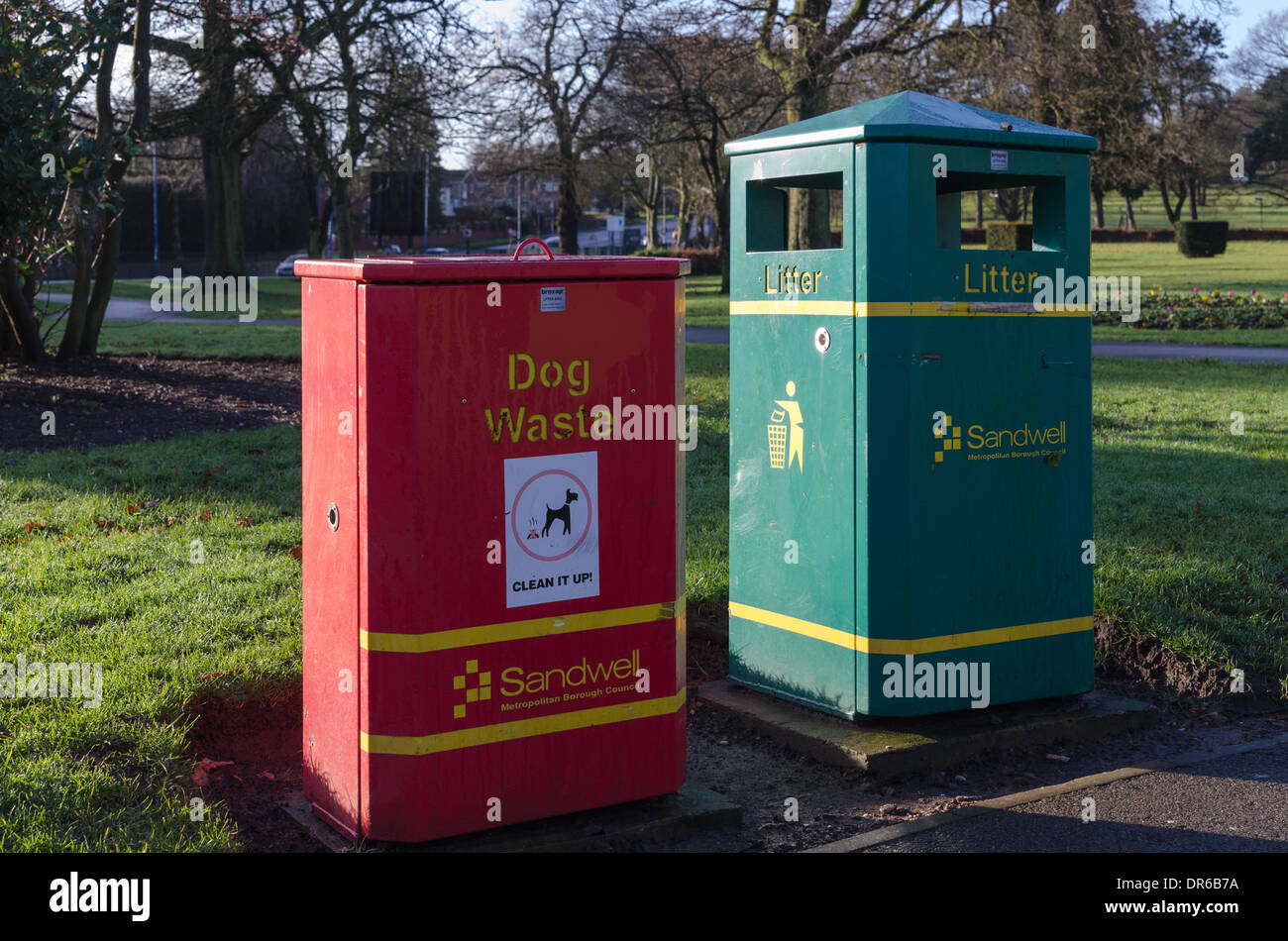 A litter bin bins hi-res stock photography and images - Alamy