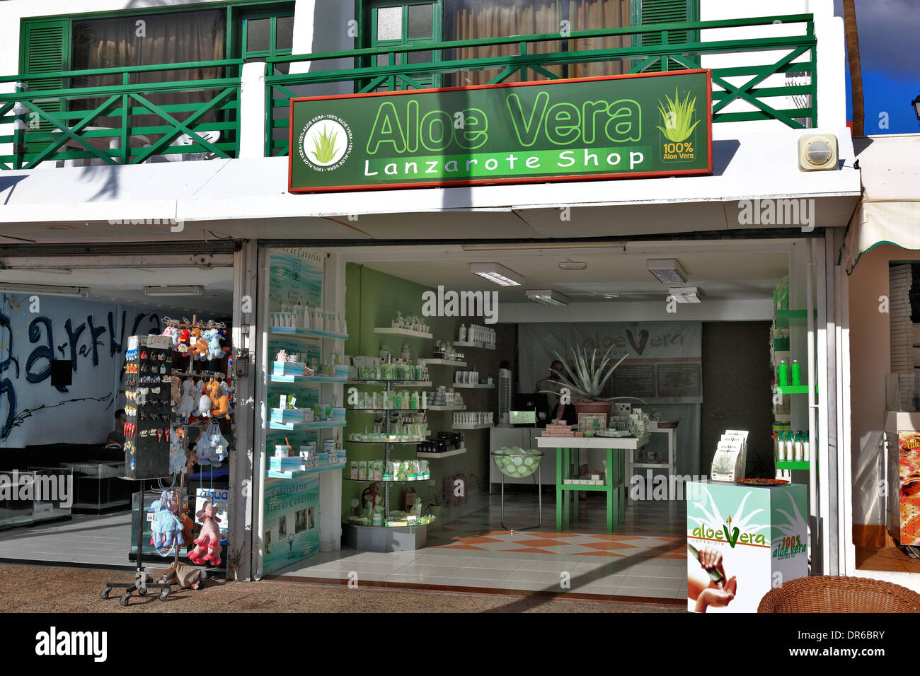 tafel Opname voorkant Aloe Vera shop in Puerto del Carmen, Lanzarote, Canary islands, canaries,  spain Stock Photo - Alamy