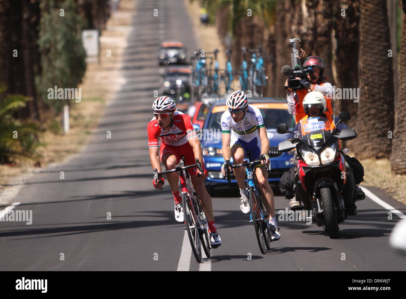 SA, Australia. 21st Jan, 2014. Will Clarke (Drapac) and Neil van der Ploeg (UniSA) attacked with a 3min break on peleton at Seppeltsfield in Stage 1 of the Santos Tour Down Under 2014 from Nurioopta to Angaston. Credit:  Action Plus Sports Images/Alamy Live News Stock Photo