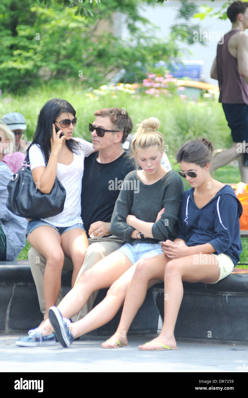 Alec Baldwin Ireland Baldwin Hilaria Thomas Alec Baldwin And His Family Take A Stroll In Downtown Manhattan On The Day After His Wedding New York City Usa 01 07 12 Stock Photo Alamy Alec Baldwin Ireland Baldwin Hilaria Thomas Alec Baldwin And His Family Take A Stroll In Downtown Manhattan On The Day After His Wedding New York City Usa 01 07 12 Stock Photo Alamy