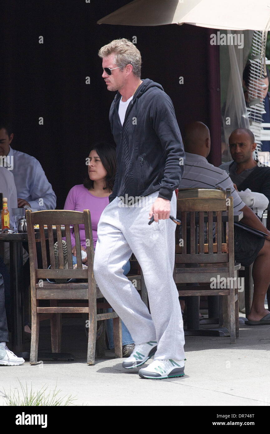 did eric dane smoke cigarettes Eric dane smoking cigarette in hi-res stock photography and images