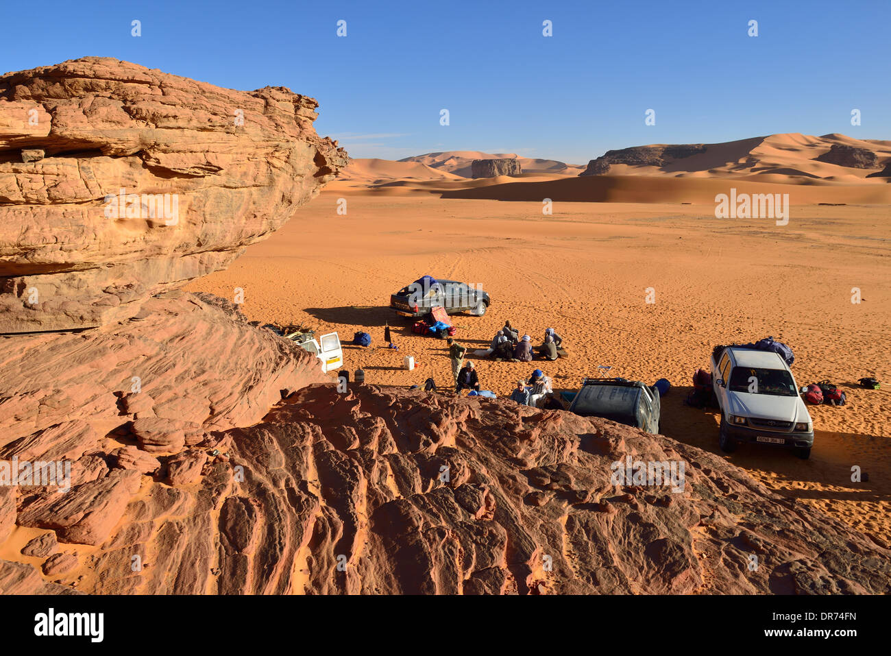 algeria-sahara-tassili-n-ajjer-national-park-tourist-camp-at-moul