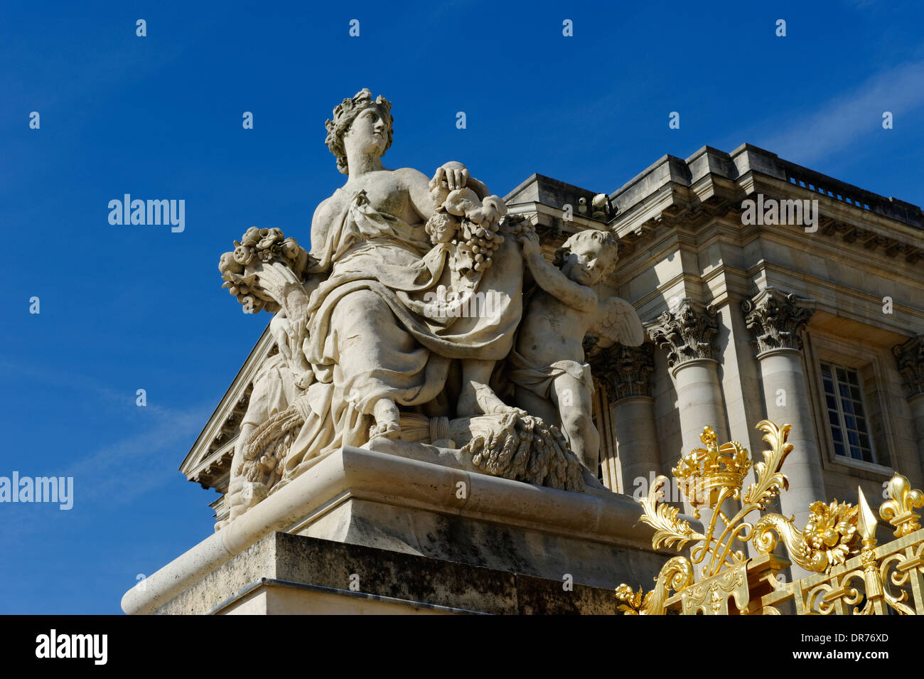 France, Region ├Äle-de-France,  Departement Yvelines, female statue at Palace of Versailles Stock Photo