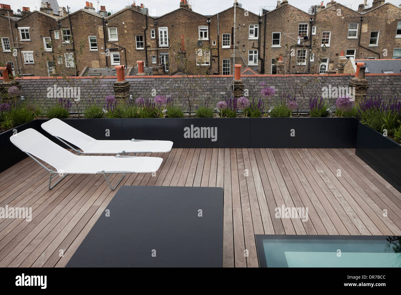 Decked roof garden in Notting Hill London designed by Modular with MRJ Rundell & Associates Ltd showing rear view of adjacent Stock Photo