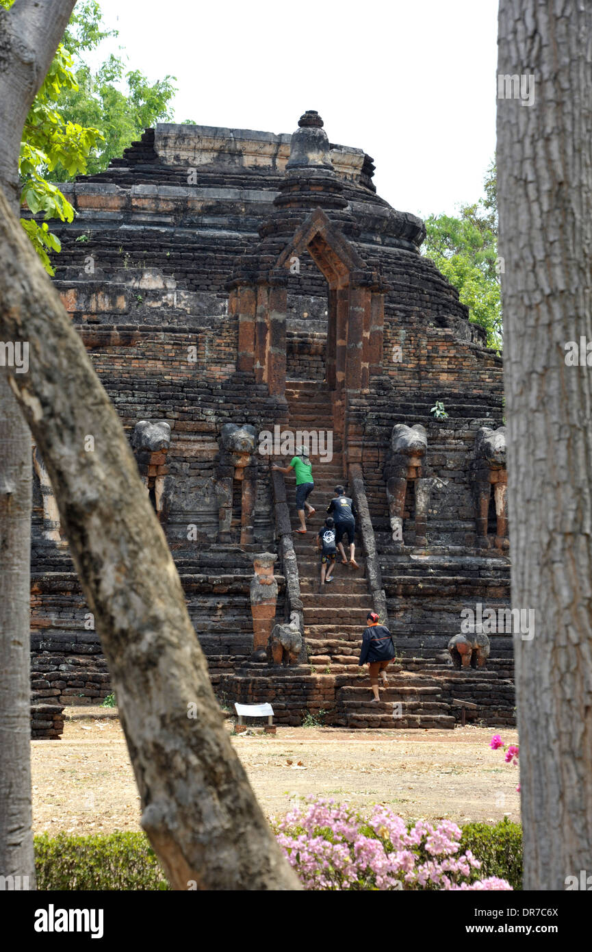Visitors at the historical palace ruins in Kamphaeng Phet in Thailand. Stock Photo