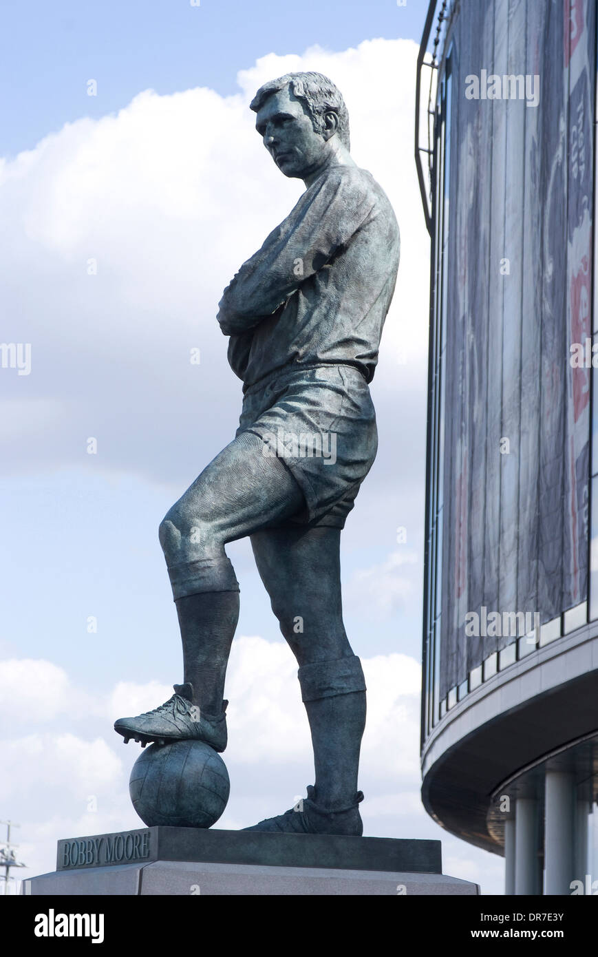 The bobby moore statue outside of wembley stadium hires stock photography and images Alamy