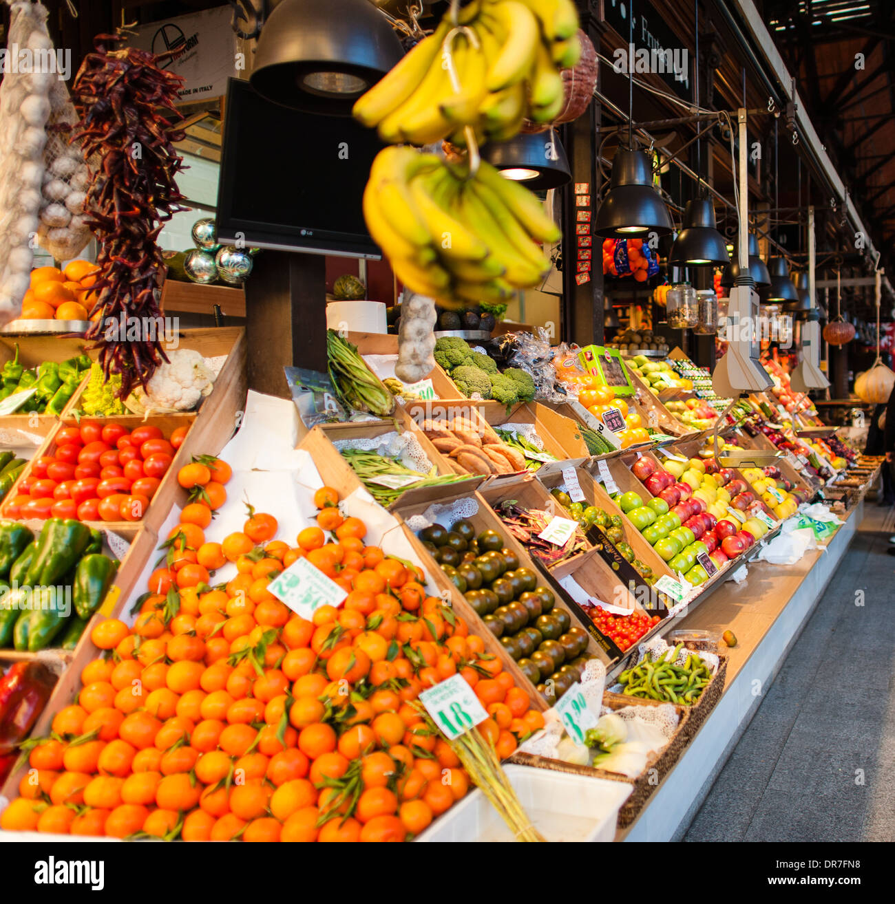 fruit market stall Stock Photo Alamy