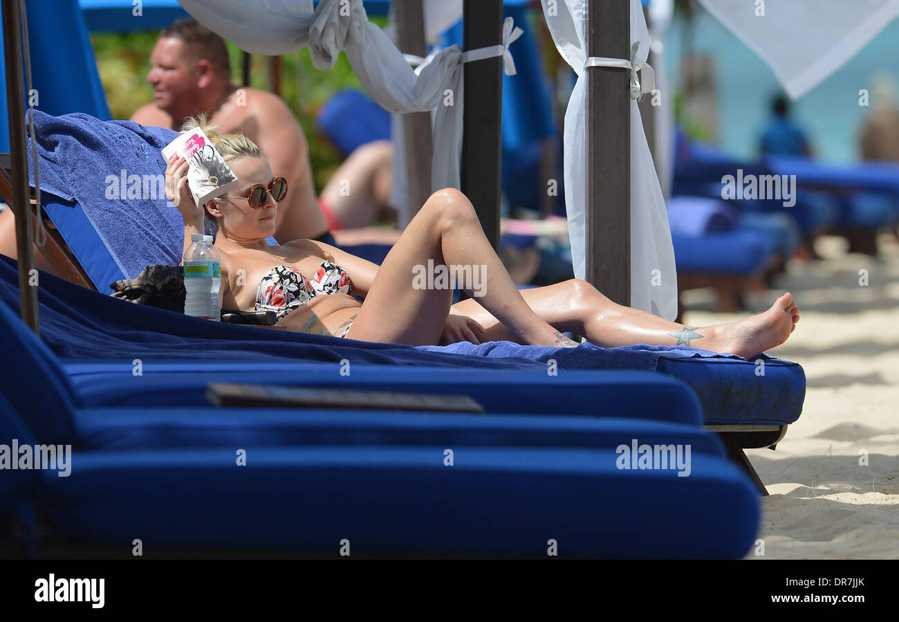 Fearne Cotton and her boyfriend Jesse Wood  spend time relaxing on the beach together during their holiday  Barbados - 15.06.12 Stock Photo