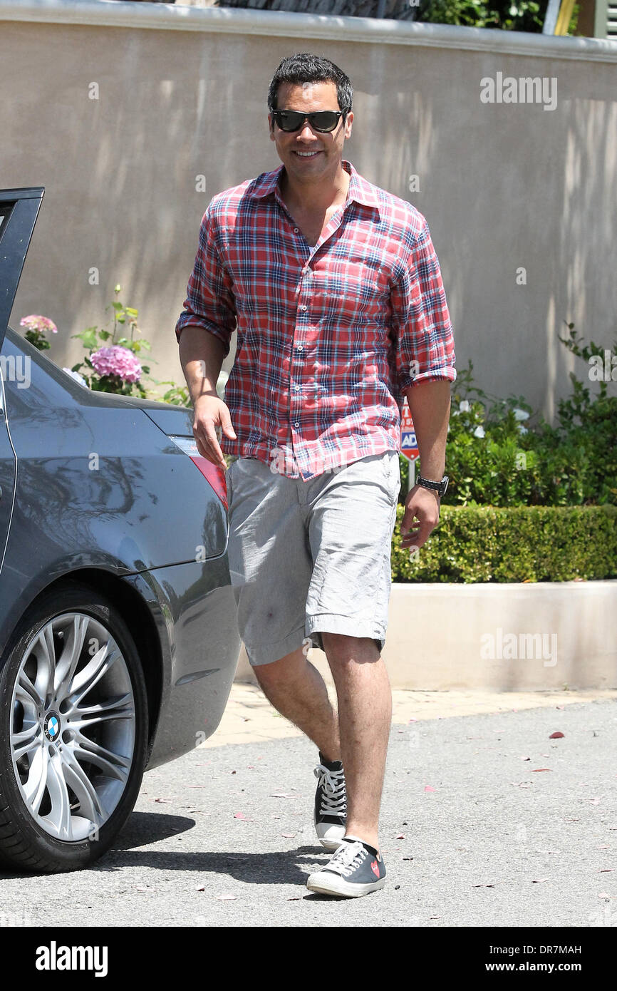 Cash Warren drops his daughter Honor Marie Warren off at a kids fancy