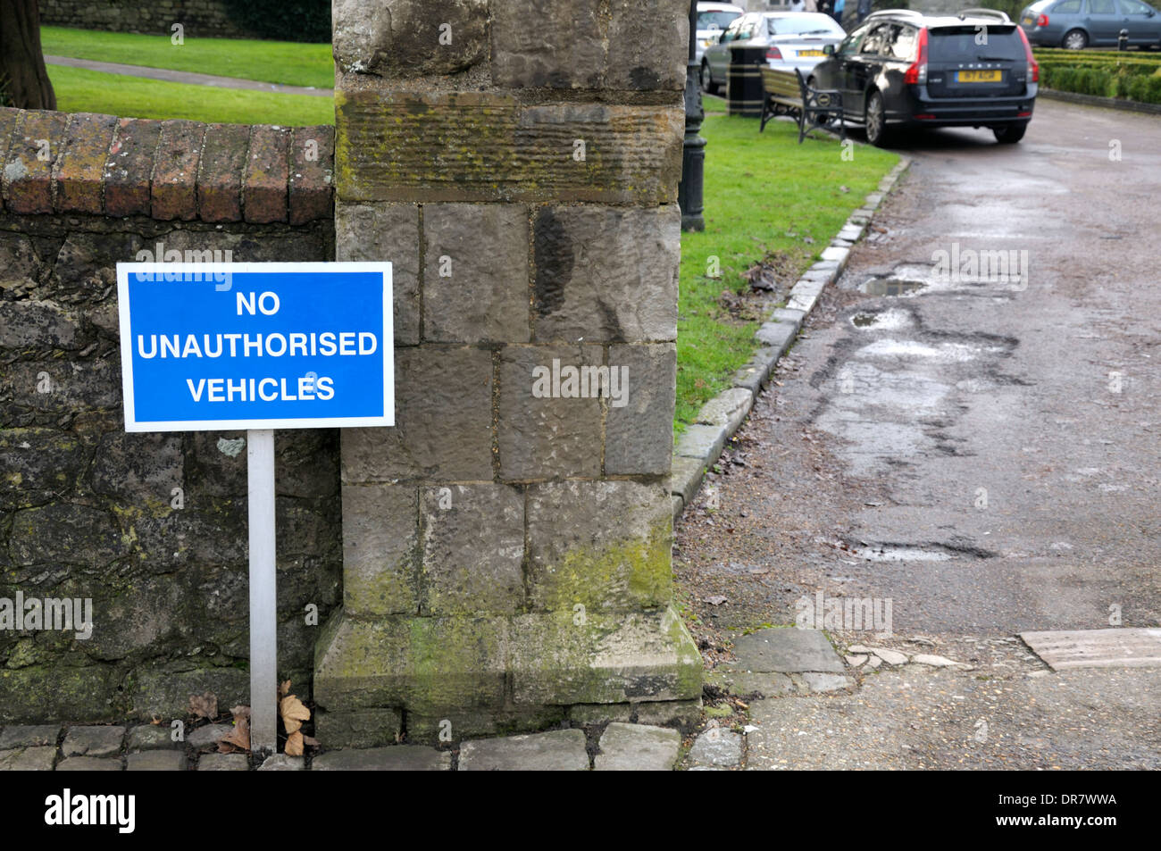 Maidstone, Kent, England, UK. Sign by the entrance to the Archbishops' Palace - No Unauthorised Vehicles Stock Photo