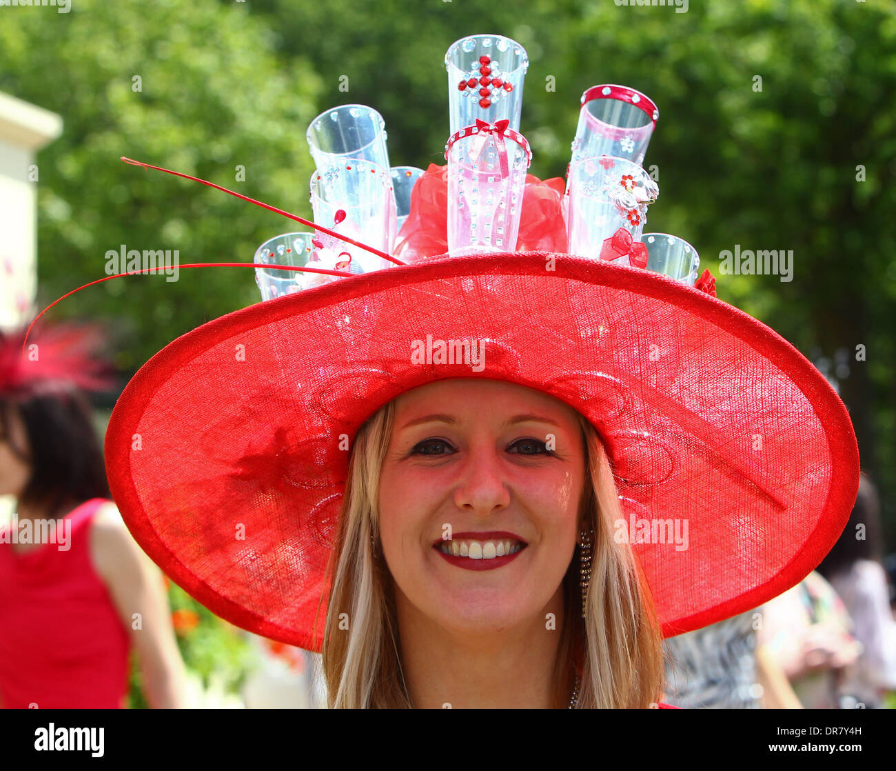Atmosphere - Fashion - Hats Royal Ascot 