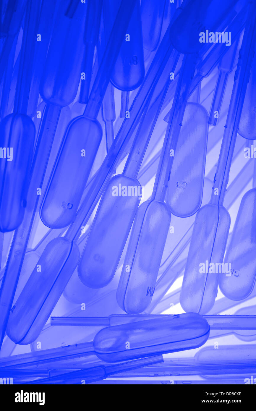 https://c8.alamy.com/comp/DR80XP/transfer-pipettes-in-a-drawer-DR80XP.jpg
