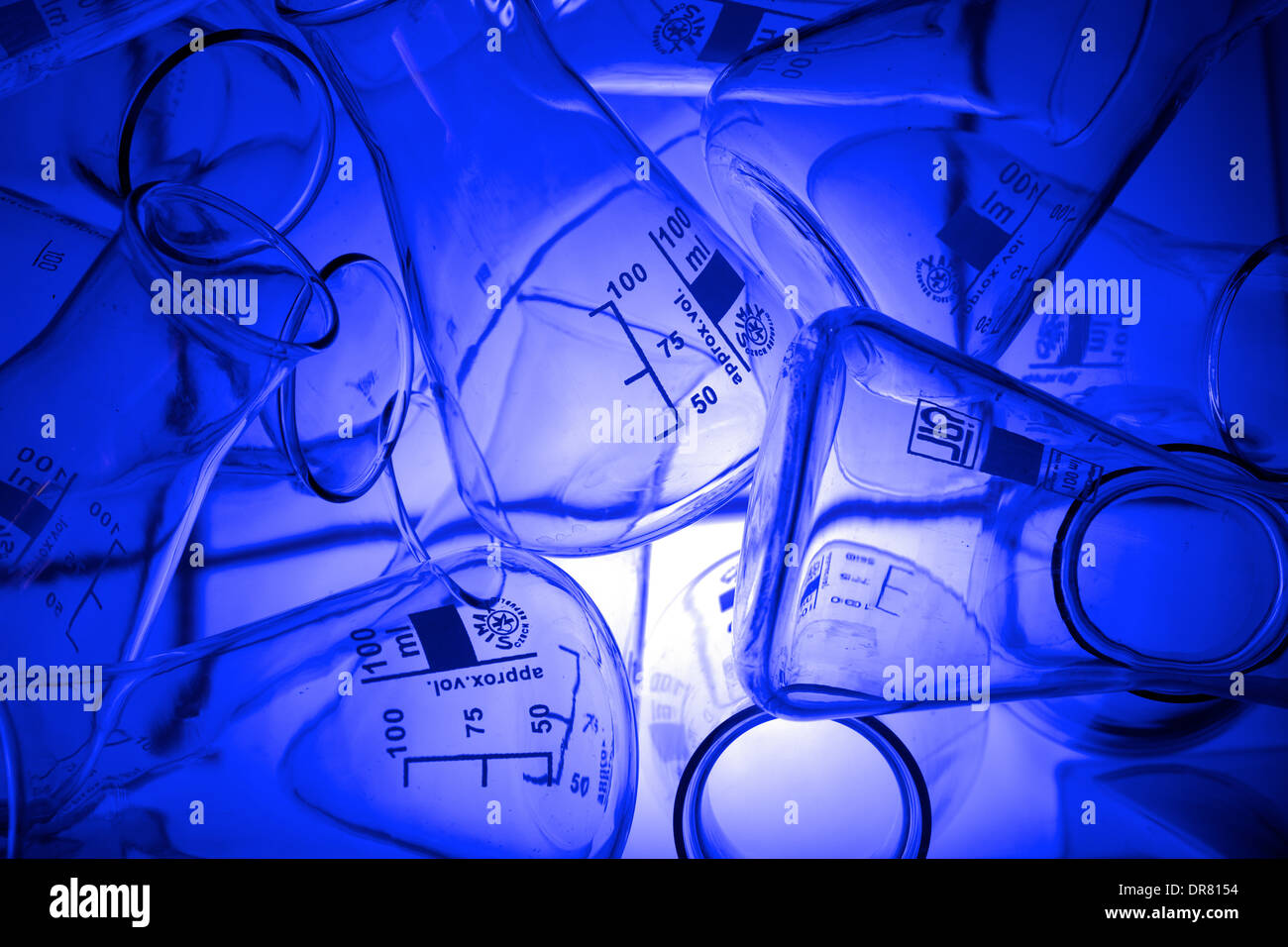 Collection of conical flasks hi-res stock photography and images - Alamy