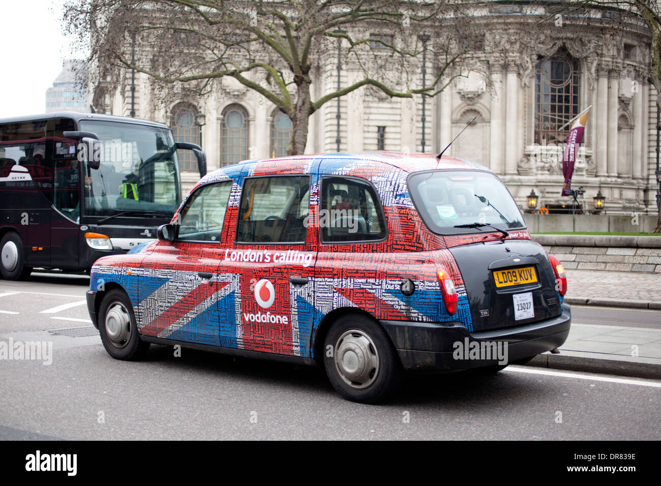 London taxi cab decorated with English Union Jack flag Stock Photo Alamy