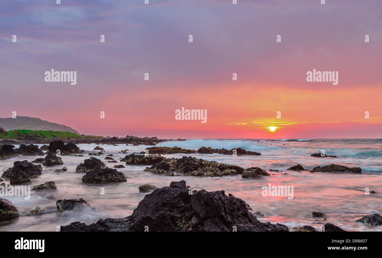 Pink cloud sunset over ocean hi-res stock photography and images - Alamy