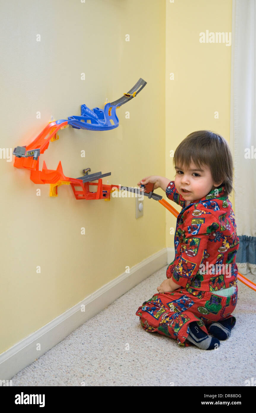 Hot wheel wall track  Hot wheels wall tracks, Hot wheels bedroom, Hot  wheels track