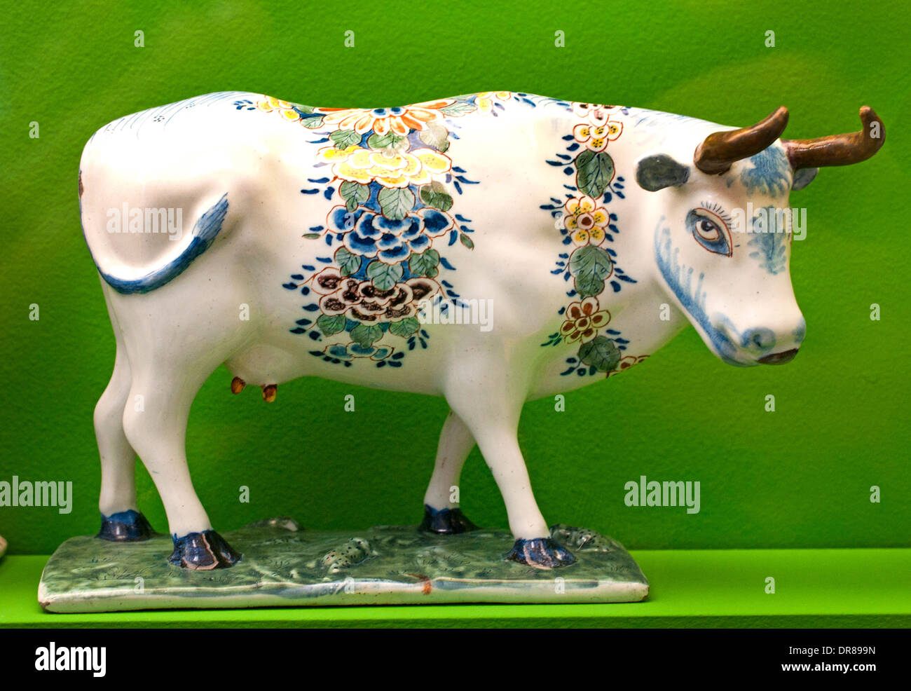 Cow Cows  Delfts Delft 17 - 18 th Century Animals porcelain delftware Dutch Netherlands Stock Photo
