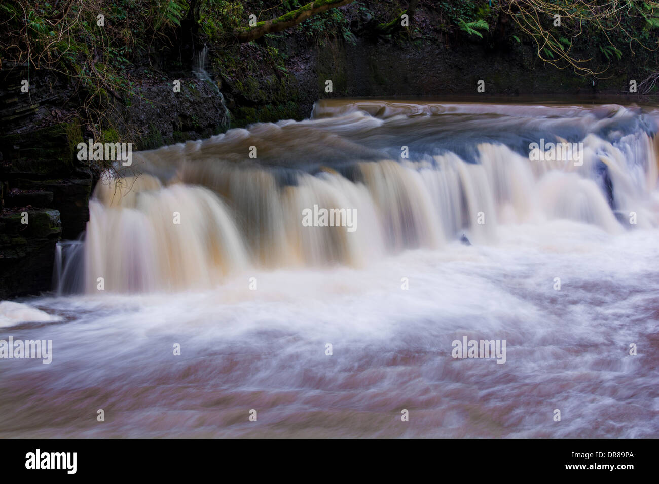 Slow exposure of water flowing over weir Stock Photo