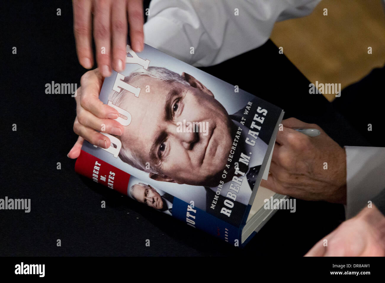 Former secretary of defense Robert Gates signs book after talking about 'Duty,' which criticizes Bush and Obama administrations Stock Photo