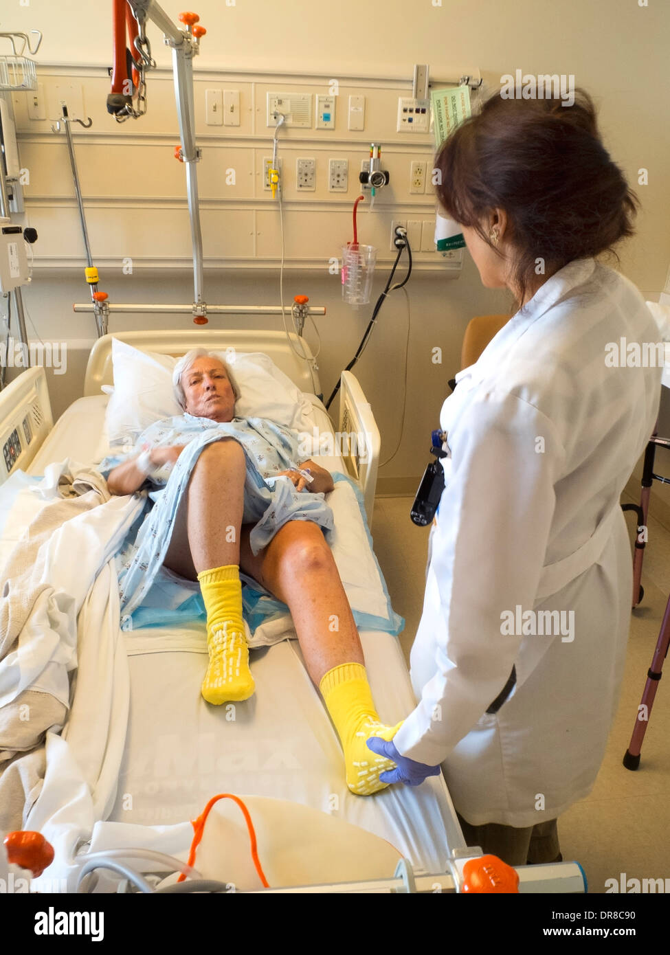An occupational therapist assists a women recovering from hip replacement surgery at a Southern California Hospital Stock Photo